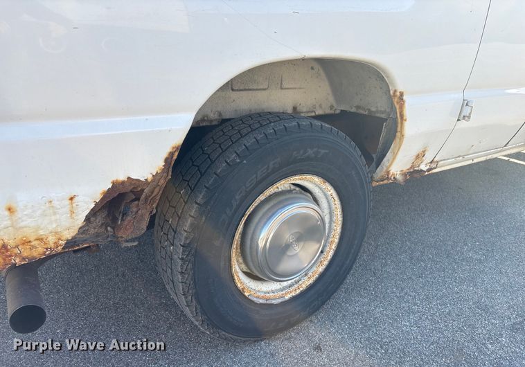image for item ET4106 2002 Ford Econoline E350 van