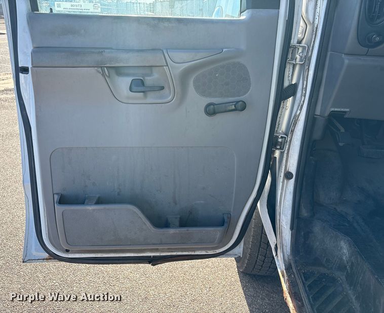 image for item ET4106 2002 Ford Econoline E350 van