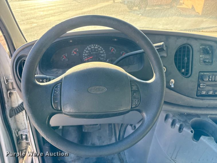image for item ET4106 2002 Ford Econoline E350 van