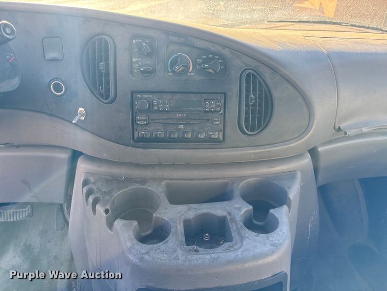 image for item ET4106 2002 Ford Econoline E350 van