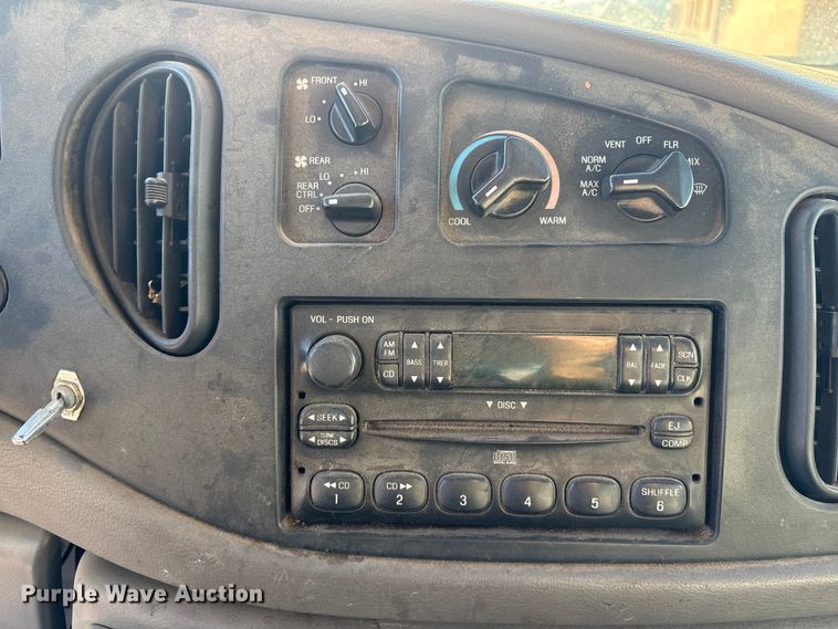 image for item ET4106 2002 Ford Econoline E350 van