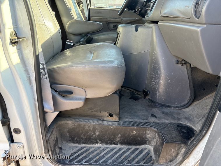 image for item ET4106 2002 Ford Econoline E350 van