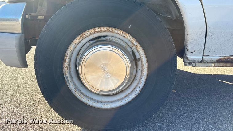 image for item ET4106 2002 Ford Econoline E350 van