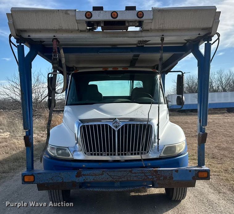 image for item ET4129 2004 International 4400 SBA  rollback truck