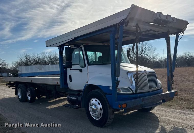 image for item ET4129 2004 International 4400 SBA  rollback truck