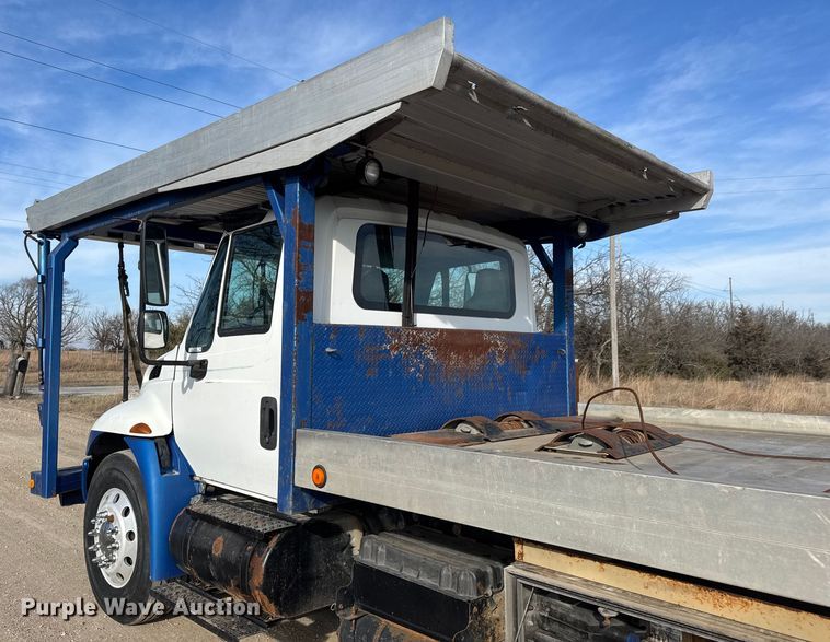 image for item ET4129 2004 International 4400 SBA  rollback truck