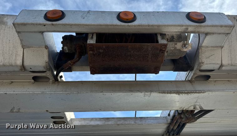 image for item ET4129 2004 International 4400 SBA  rollback truck