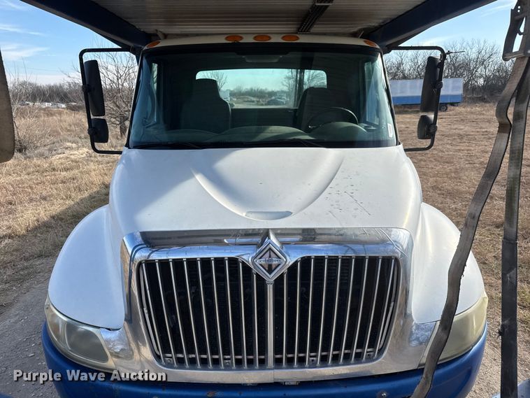 image for item ET4129 2004 International 4400 SBA  rollback truck