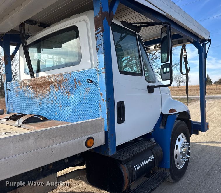 image for item ET4129 2004 International 4400 SBA  rollback truck