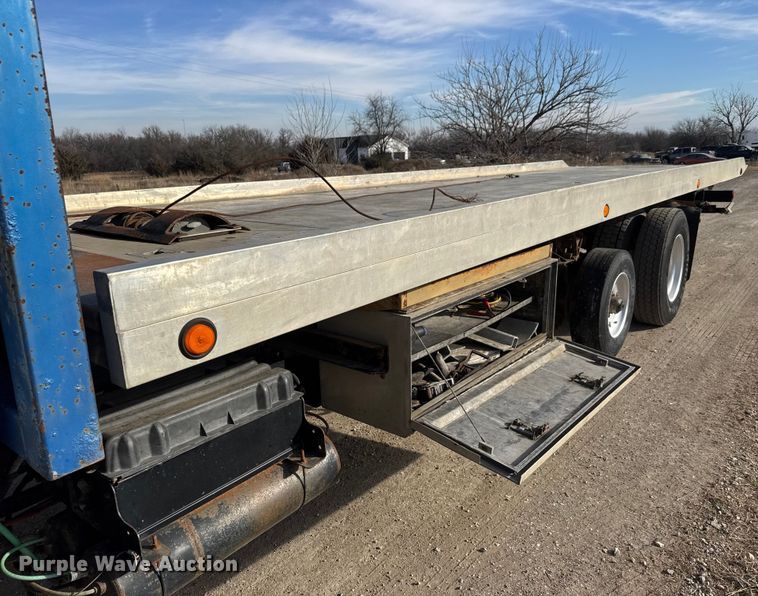 image for item ET4129 2004 International 4400 SBA  rollback truck