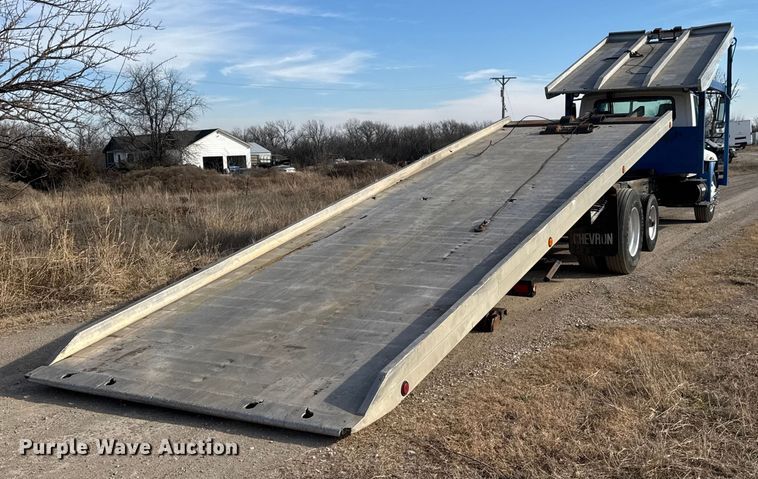 image for item ET4129 2004 International 4400 SBA  rollback truck