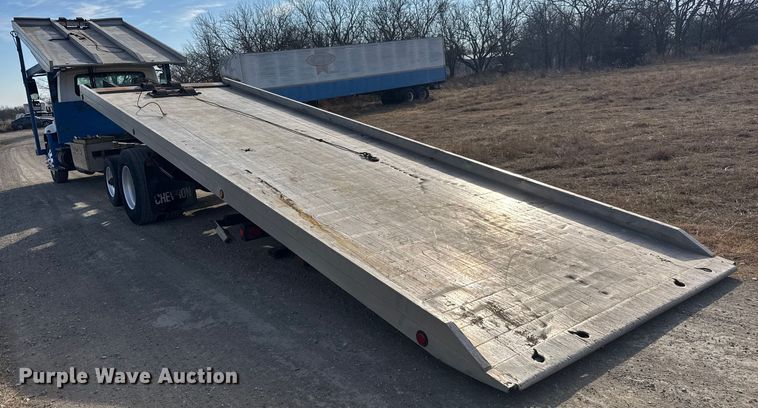 image for item ET4129 2004 International 4400 SBA  rollback truck