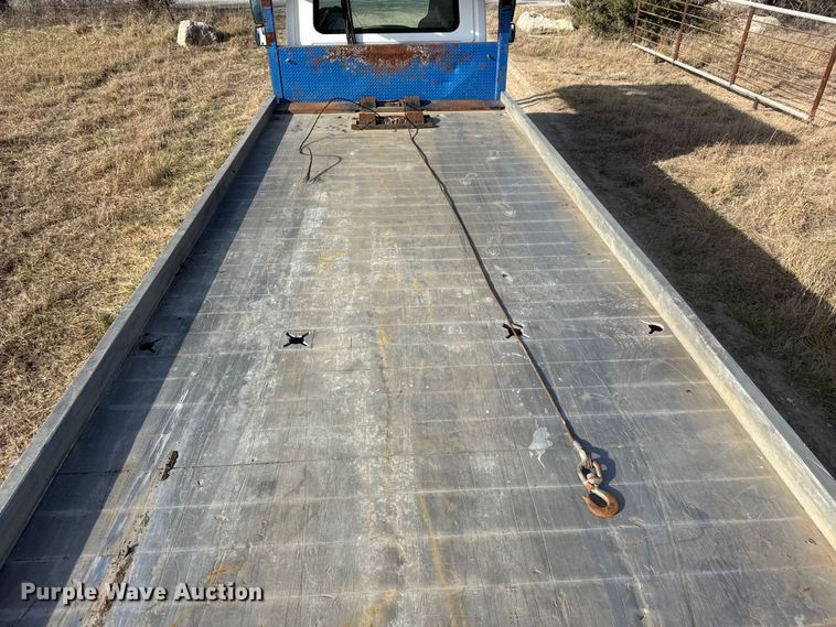 image for item ET4129 2004 International 4400 SBA  rollback truck