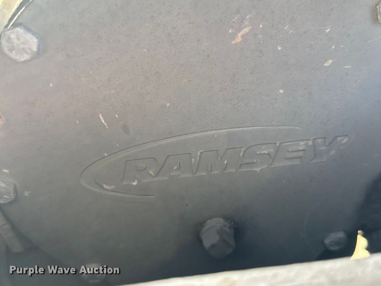 image for item ET4129 2004 International 4400 SBA  rollback truck