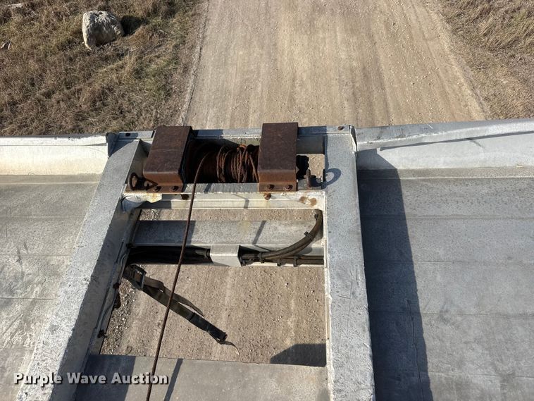 image for item ET4129 2004 International 4400 SBA  rollback truck