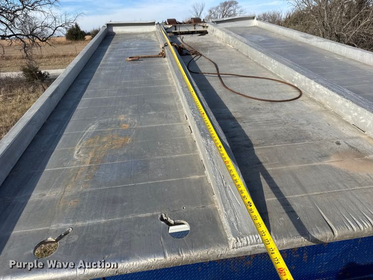 image for item ET4129 2004 International 4400 SBA  rollback truck