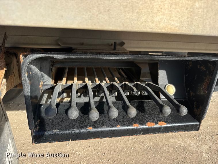 image for item ET4129 2004 International 4400 SBA  rollback truck