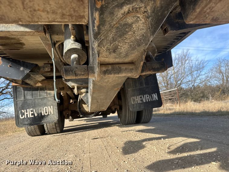 image for item ET4129 2004 International 4400 SBA  rollback truck