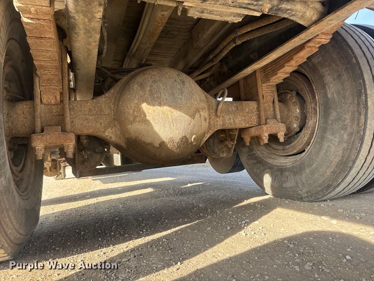 image for item ET4129 2004 International 4400 SBA  rollback truck