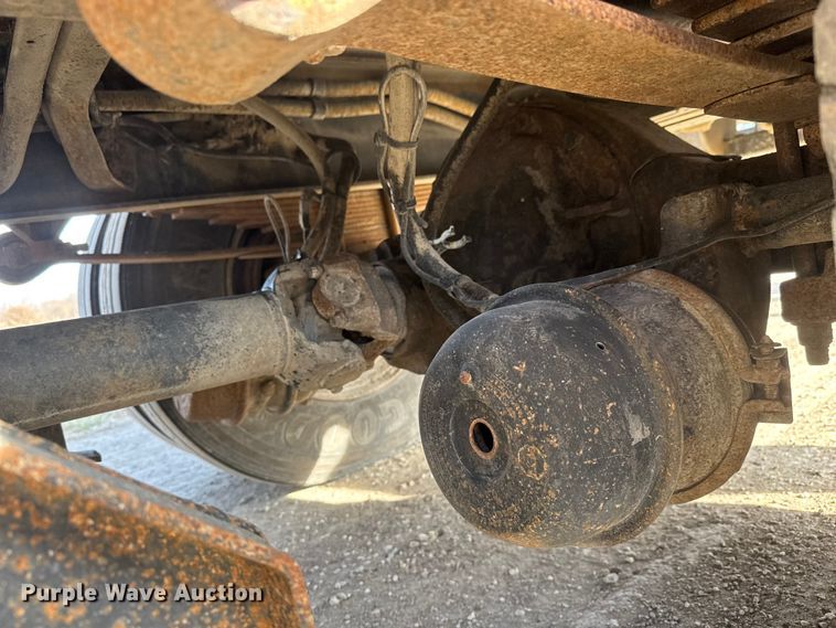 image for item ET4129 2004 International 4400 SBA  rollback truck