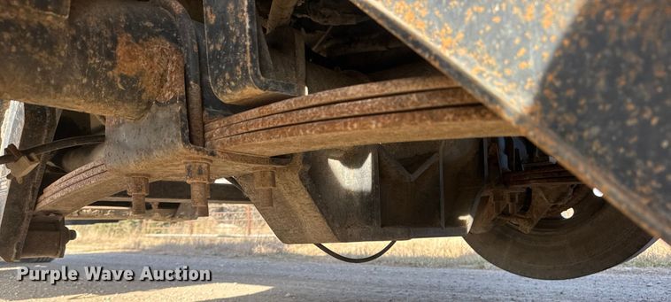 image for item ET4129 2004 International 4400 SBA  rollback truck