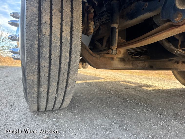 image for item ET4129 2004 International 4400 SBA  rollback truck