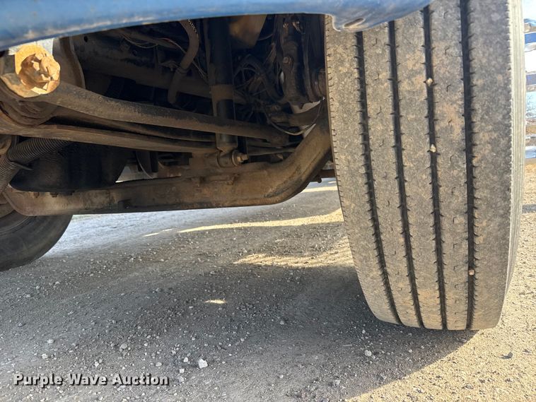 image for item ET4129 2004 International 4400 SBA  rollback truck