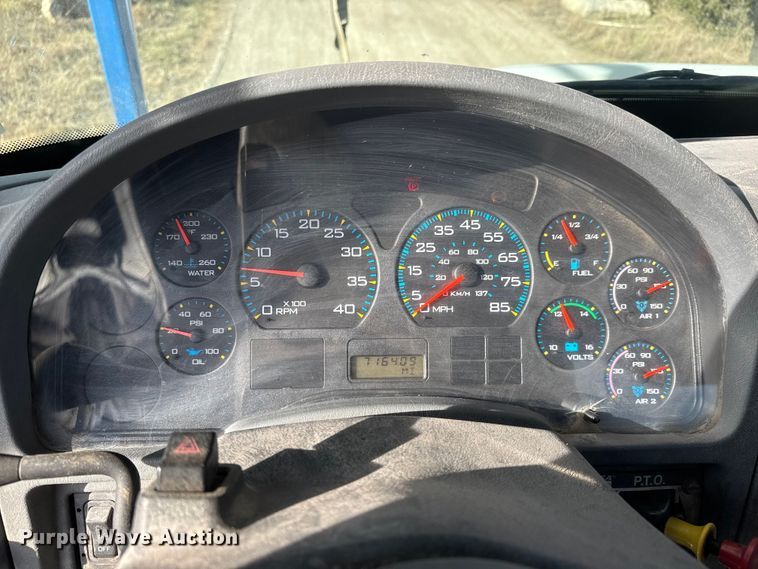 image for item ET4129 2004 International 4400 SBA  rollback truck