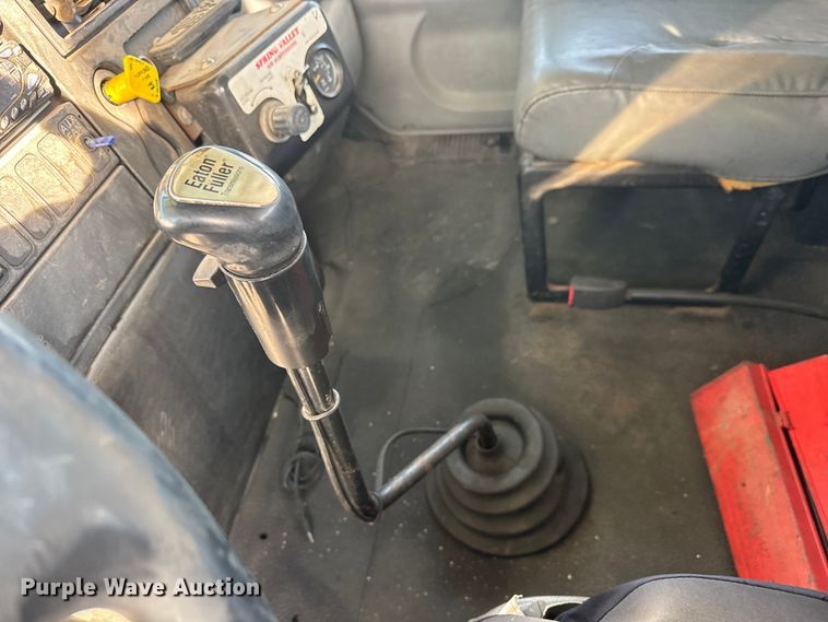 image for item ET4129 2004 International 4400 SBA  rollback truck