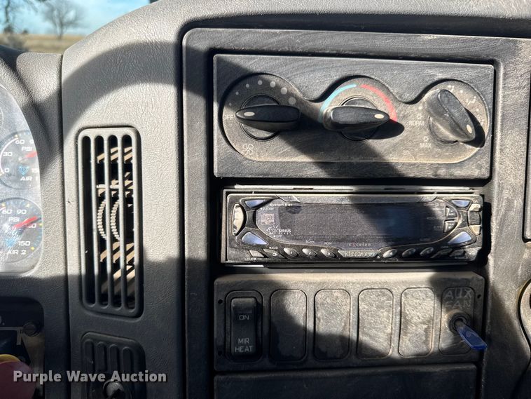 image for item ET4129 2004 International 4400 SBA  rollback truck