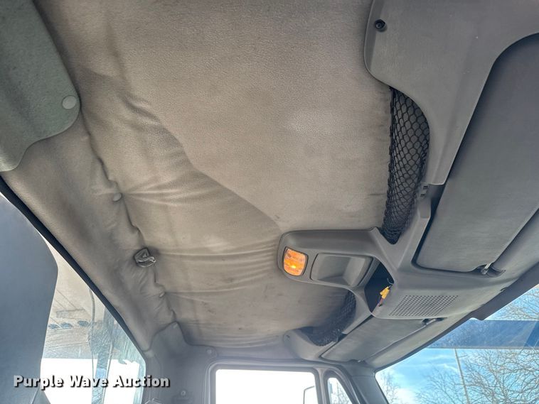 image for item ET4129 2004 International 4400 SBA  rollback truck