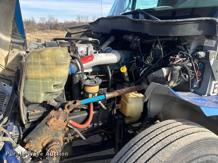 image for item ET4129 2004 International 4400 SBA  rollback truck