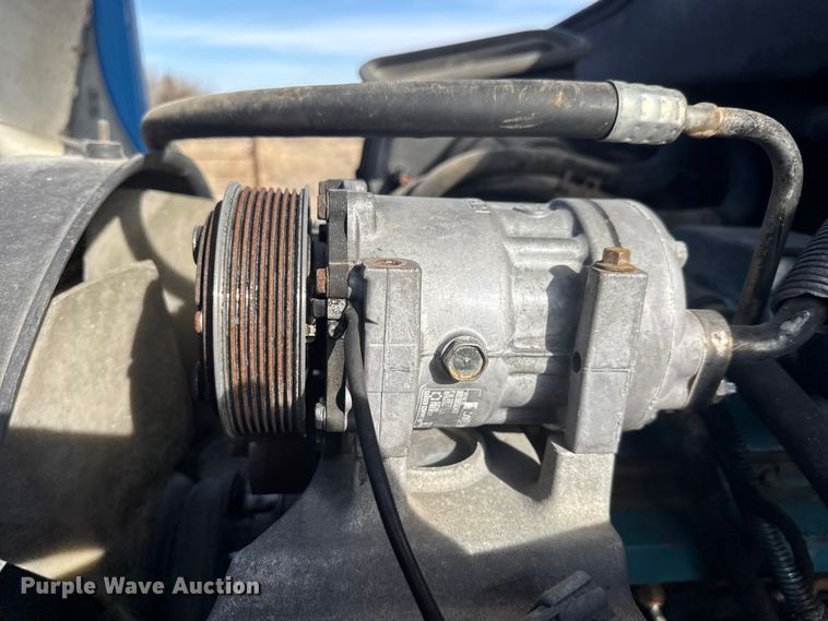 image for item ET4129 2004 International 4400 SBA  rollback truck