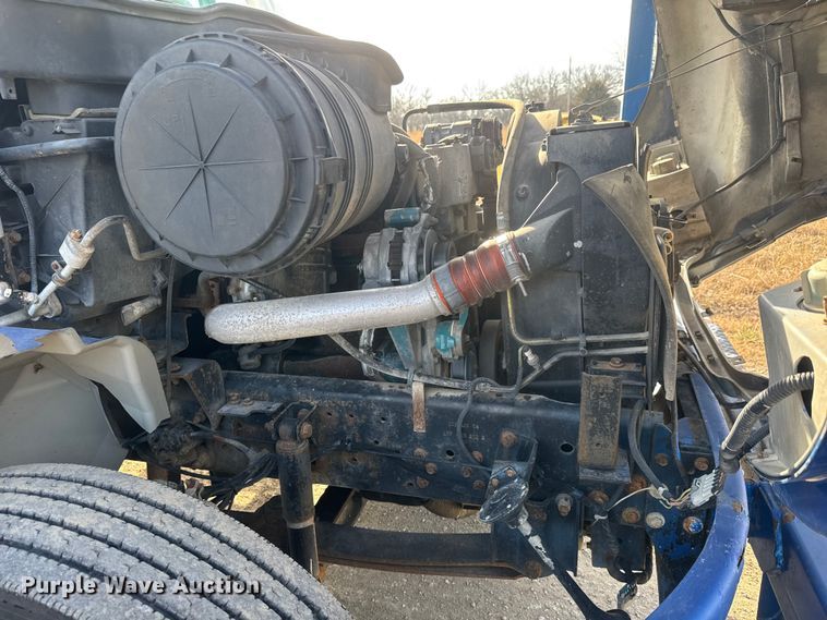 image for item ET4129 2004 International 4400 SBA  rollback truck