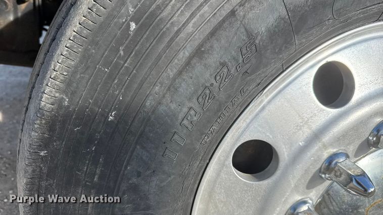 image for item ET4129 2004 International 4400 SBA  rollback truck