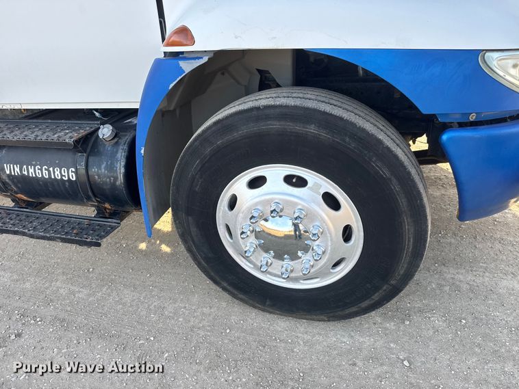 image for item ET4129 2004 International 4400 SBA  rollback truck