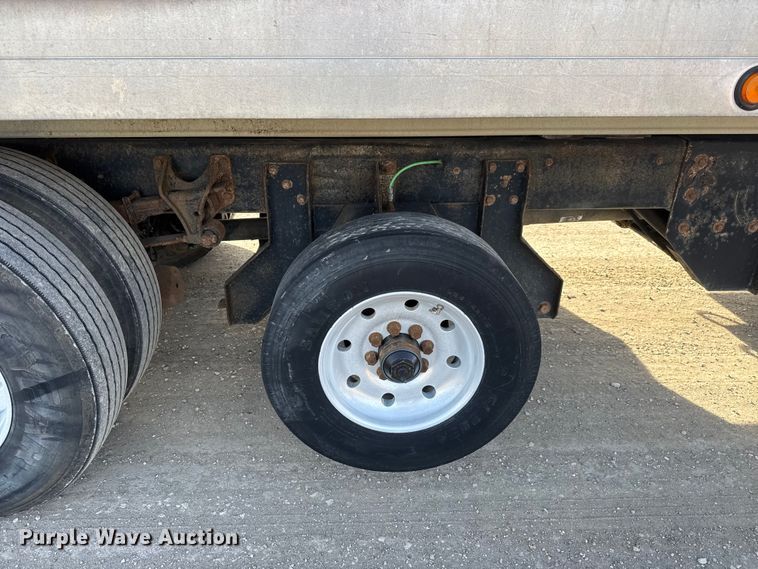 image for item ET4129 2004 International 4400 SBA  rollback truck