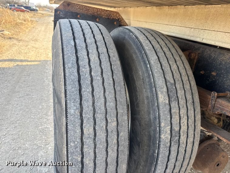 image for item ET4129 2004 International 4400 SBA  rollback truck