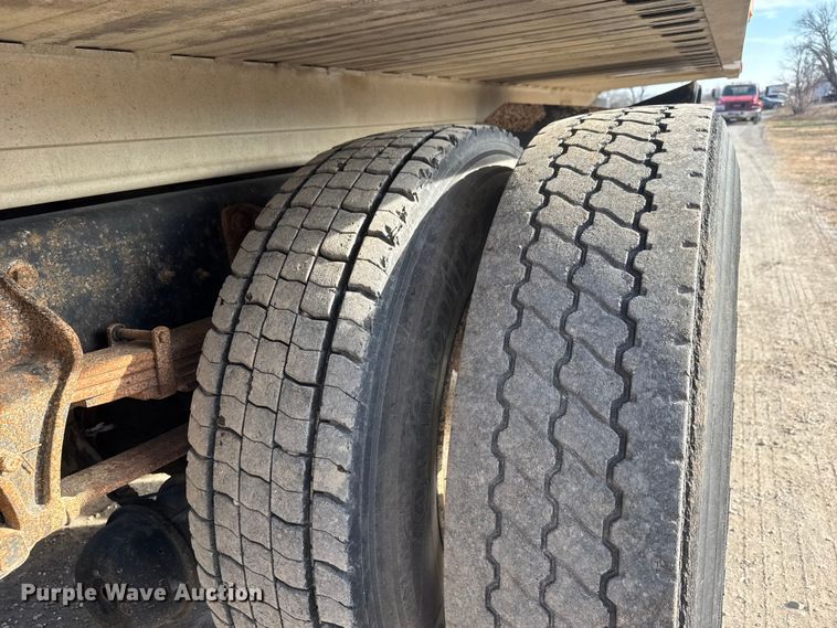 image for item ET4129 2004 International 4400 SBA  rollback truck