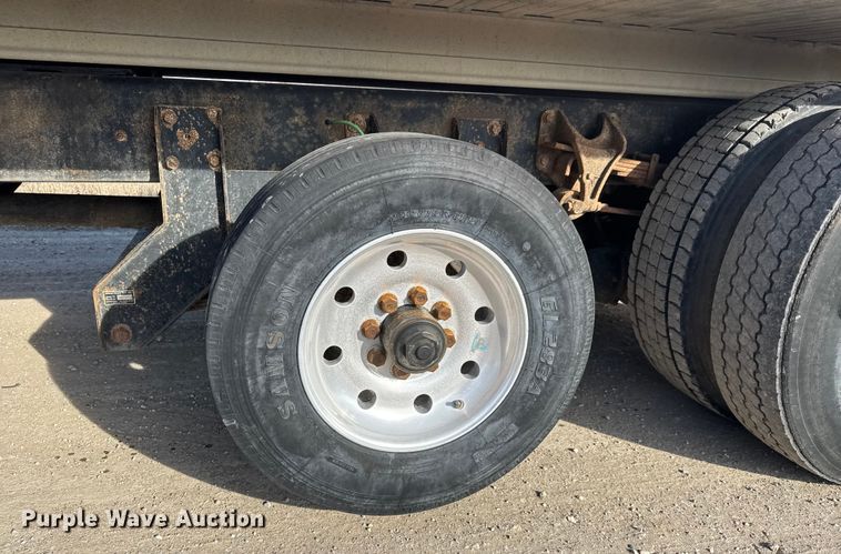 image for item ET4129 2004 International 4400 SBA  rollback truck