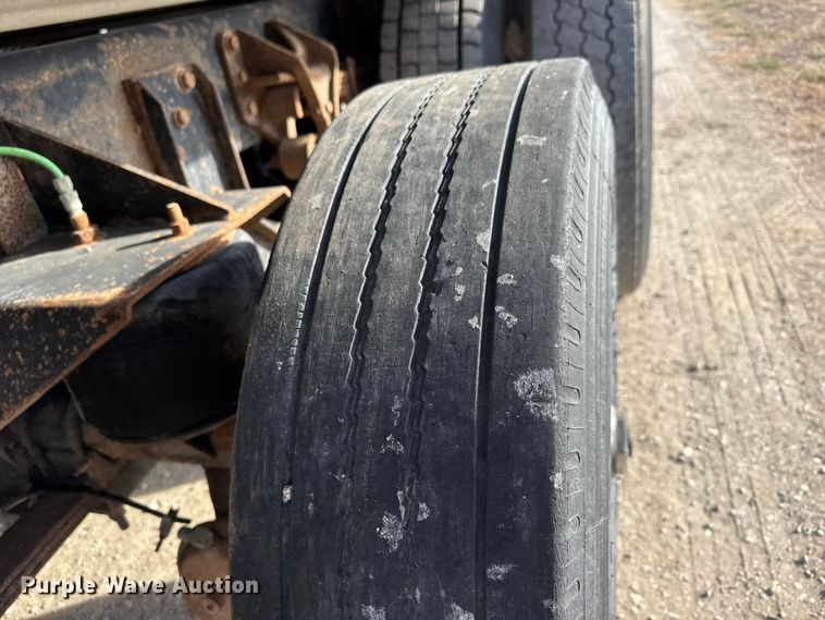 image for item ET4129 2004 International 4400 SBA  rollback truck