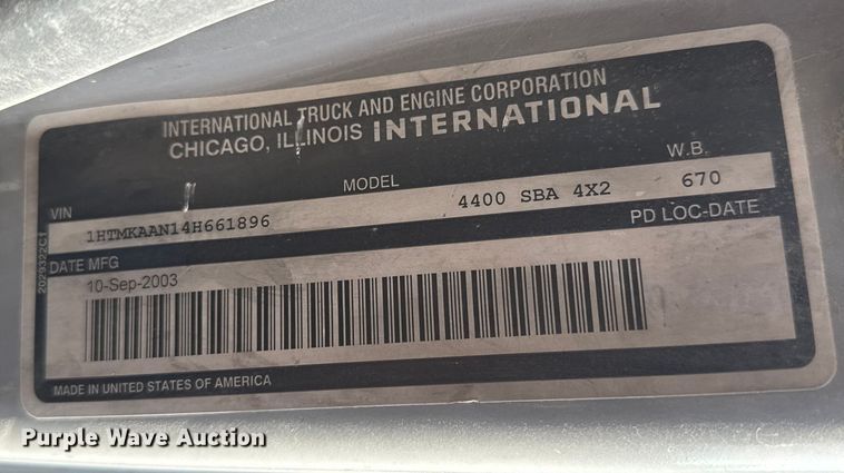 image for item ET4129 2004 International 4400 SBA  rollback truck