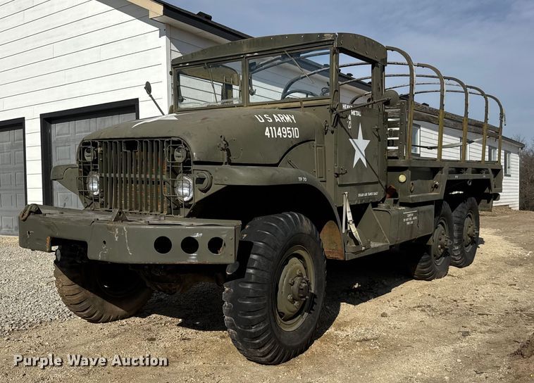 image for item ET4133 1952 GMC M135 flatbed truck