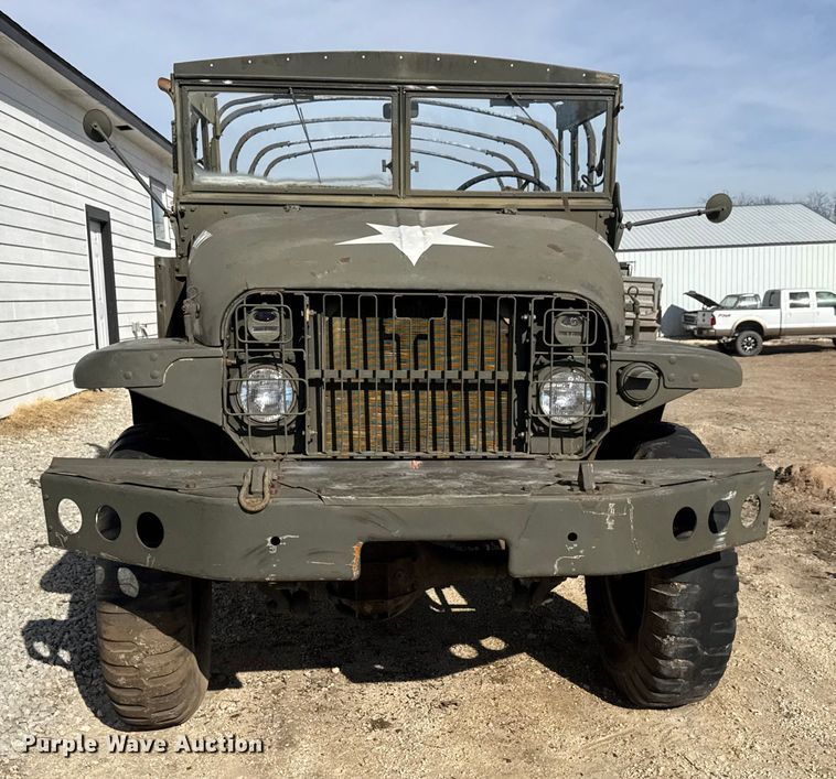 image for item ET4133 1952 GMC M135 flatbed truck