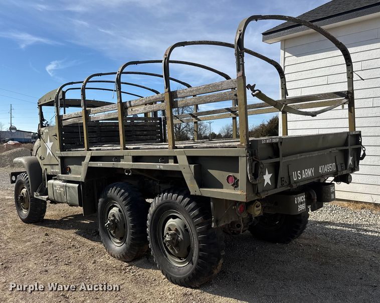 image for item ET4133 1952 GMC M135 flatbed truck