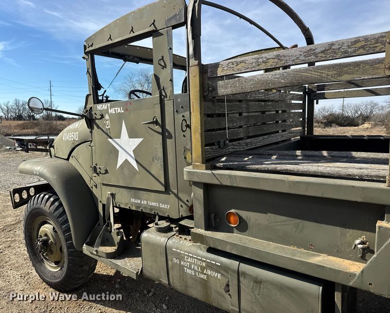 image for item ET4133 1952 GMC M135 flatbed truck