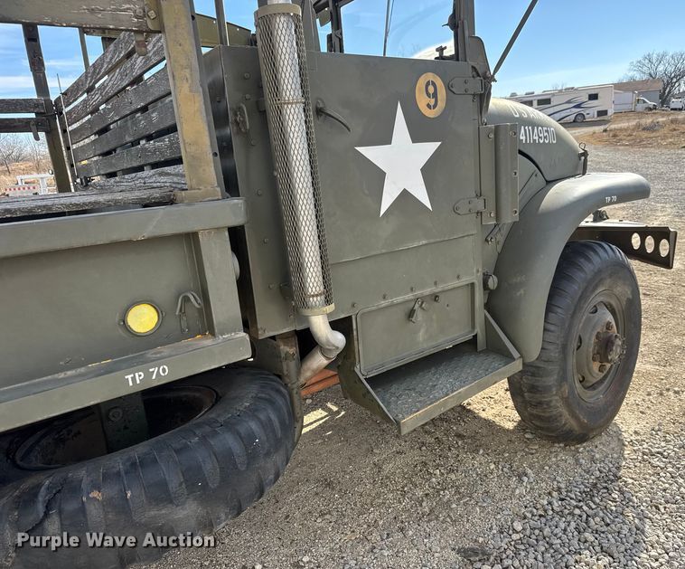 image for item ET4133 1952 GMC M135 flatbed truck