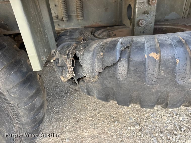 image for item ET4133 1952 GMC M135 flatbed truck