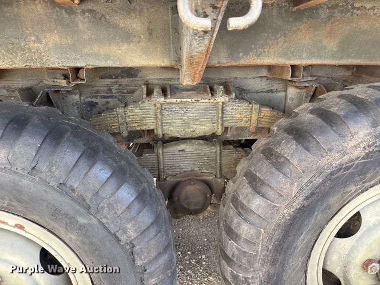 image for item ET4133 1952 GMC M135 flatbed truck