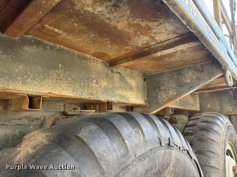 image for item ET4133 1952 GMC M135 flatbed truck